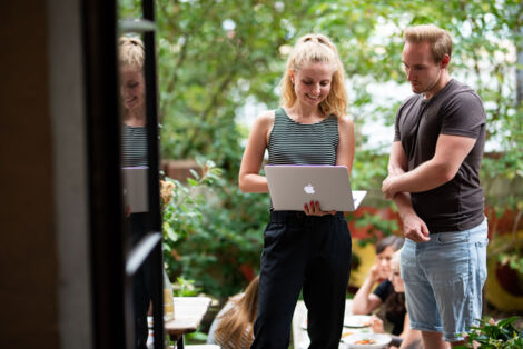 Besprechung, Meeting, Gespräch, Interview, Arbeitssituation, Arbeitsplatz, VALID Digitalagentur