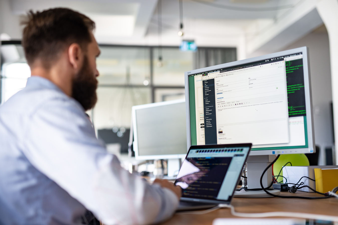 Arbeitssituation, Arbeitsplatz, Entwicklung, Contao, VALID Digitalagentur